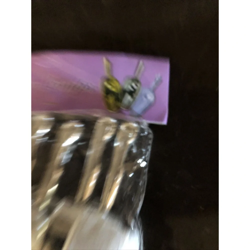 6 Silver Plastic 6